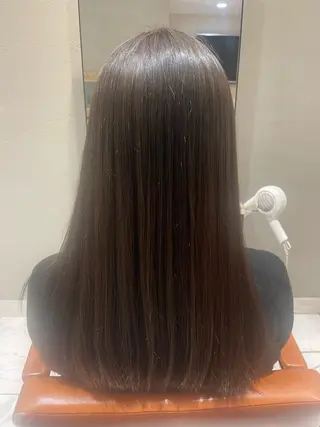 セミロング 頭から整える美容師 松田のヘアスタイル
