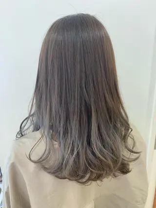ミディアム カラー ぱつっとボブ/ 小野あかねのヘアスタイル