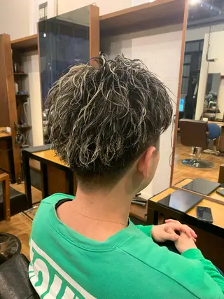 ショート カラー パーマ ヘアアレンジ メンズ キッズ ブリーチカラー🔥 パーマ【佐々木凌平】のヘアスタイル
