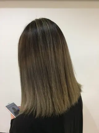 ミディアム カラー ヘアアレンジ ハイトーン Arphyのヘアスタイル