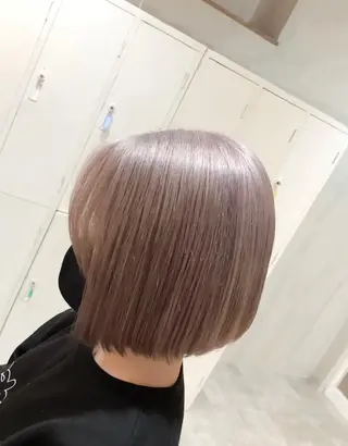 ショート カラー リサ tonieのヘアスタイル