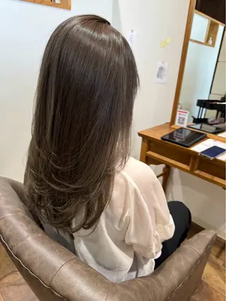 セミロング 藤井 桃華のヘアスタイル