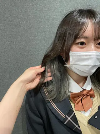 セミロング カラー マキノ キョウカのヘアスタイル