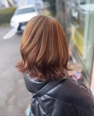 ミディアム カラー 小泉 ゆあのヘアスタイル