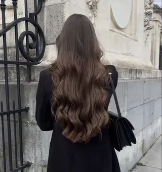 ロング カラー 縮毛矯正をしている人 のためのカラーのヘアスタイル