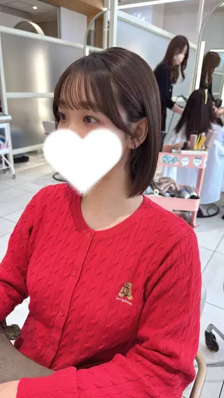 ショート かなこ／重めレイヤー ／透明感カラーのヘアスタイル