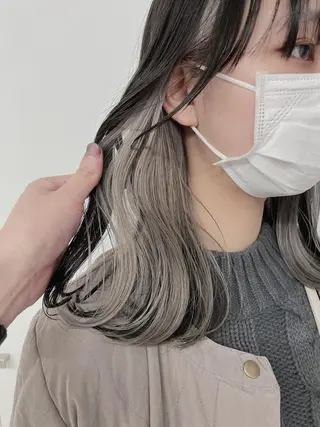ミディアム カラー レイヤーカット 透明感カラーのヘアスタイル
