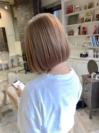 ミディアム カラー 柔らかベージュ 🤎YUKAのヘアスタイル