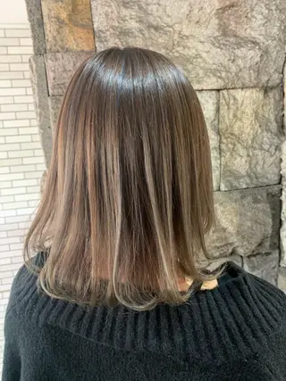 ミディアム カラー 蓮見  友里のヘアスタイル