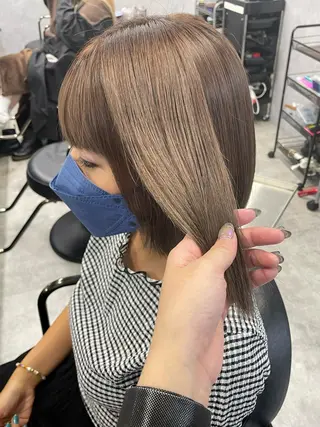 ミディアム Cielro/ダブル カラー/西田咲希のヘアスタイル