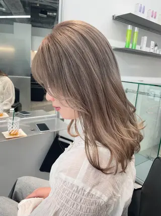 セミロング ブリーチ特化🎖️ピ ンクカラー高橋さやかのヘアスタイル