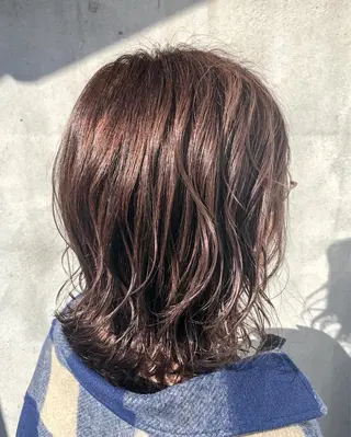 ミディアム カラー 佐藤 美聡のヘアスタイル