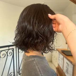 カラー FERIA緑地公園 アリヨシハルナのヘアスタイル