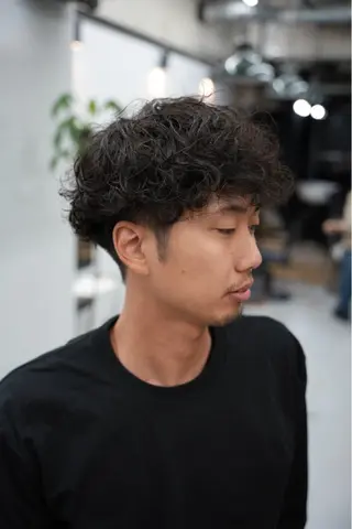 ショート メンズ スパイキーショート パーマ　具志堅　太志のヘアスタイル