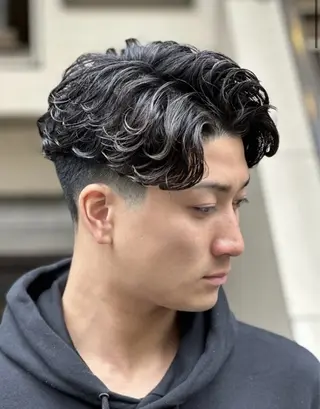 ショート パーマ メンズ トミモト アユムのヘアスタイル