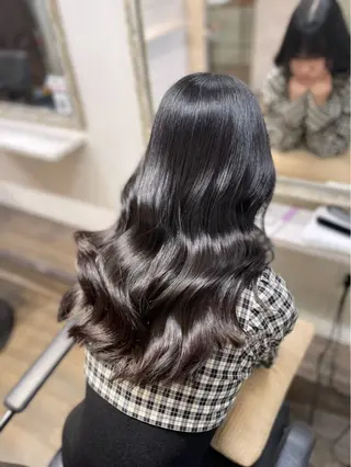 ロング 西浦 安珠/艶カラーのヘアスタイル