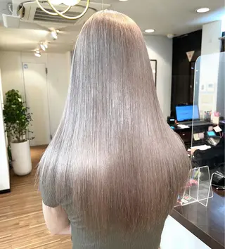 ロング カラー 色ムラ修正の神様 新宿ハイトーンかすみのヘアスタイル