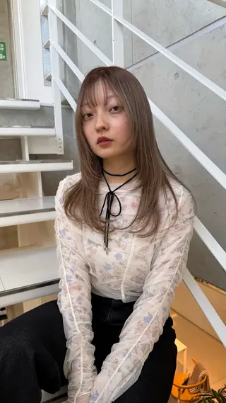 セミロング セナ 抜け感レイヤー職人のヘアスタイル