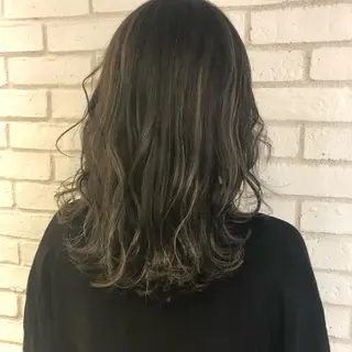 セミロング カラー まなべ さくらのヘアスタイル