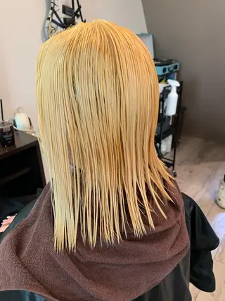 セミロング 🍀ケアブリーチ カラー🍀坂井のヘアスタイル