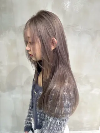 ロング カラー レイヤーカット 透明感カラーのヘアスタイル