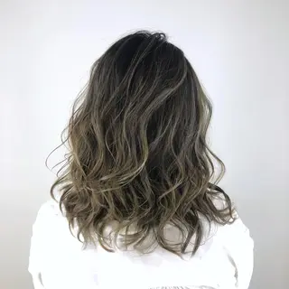 セミロング TOMOKA 艶髪/透明感カラーのヘアスタイル