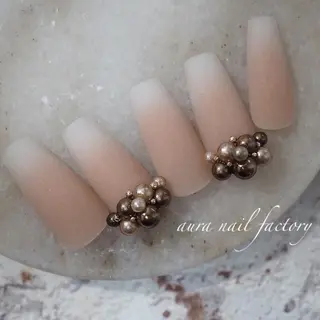ミディアム カラー ネイル 赤羽 aura 深爪を断らない✨のネイルデザイン