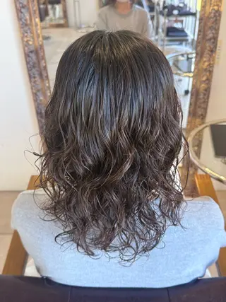 ミディアム パーマ 佐藤 凜のヘアスタイル