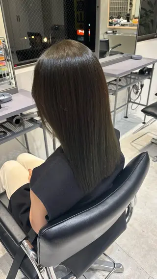 カラー 塔尾 真那のヘアスタイル