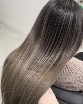 ロング カラー 西 千穂乃のヘアスタイル