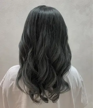 ロング カラー 井上 花音のヘアスタイル