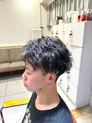 パーマ メンズ 岡本 葵のヘアスタイル