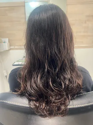 ロング 🥣🫧‪艶カラー 🦋アカマ ミユ🦋のヘアスタイル