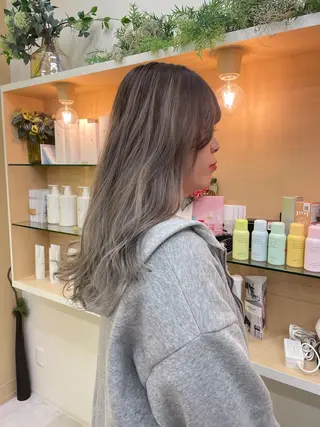ロング カラー ヘアアレンジ 山下 とよかのヘアスタイル
