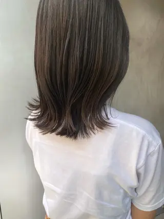セミロング shiori ﾍﾞｰｼﾞｭｶﾗｰのヘアスタイル