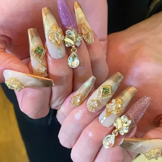 ネイル さゆり￤推しキャラ ￤ロングネイル🩷のネイルデザイン