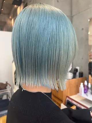 カラー ヒナ/レイヤーカット 艶感ワンカラーのヘアスタイル