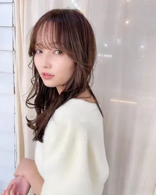 セミロング カラー AiM 大名　似合わせカットのヘアスタイル