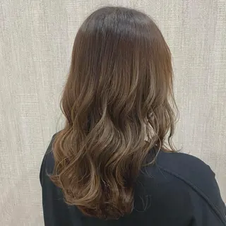 セミロング カラー 🫧透け感⋆艶髪💎 山口アヤカのヘアスタイル
