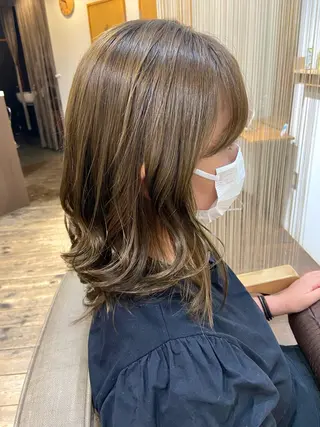ミディアム カラー niro 🌱カットモデル募集のヘアスタイル