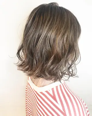 ミディアム カラー 西本 夏美のヘアスタイル