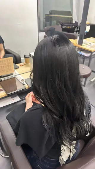 ロング カラー 顔周りレイヤー/ ふわあいりのヘアスタイル