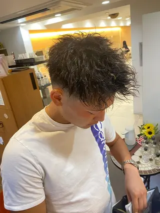 ショート パーマ メンズ 塩谷黎✨イルミナ カラーメンズパーマ✨のヘアスタイル