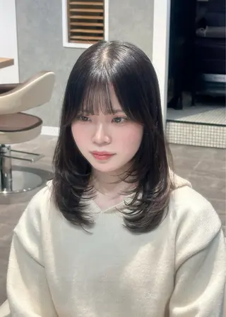 ミディアム 銀座レイヤーカット ×シースルー前髪のヘアスタイル