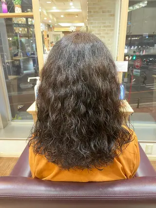 セミロング コバヤシ ユウスケのヘアスタイル