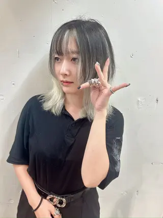 ミディアム カラー ウルフカット レイヤーカット上柿のヘアスタイル