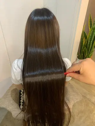 ロング GENIEE/堀江 髪質改善/ハイトーンのヘアスタイル