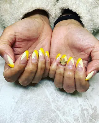 ミディアム ネイル Nail Salon SALUDのネイルデザイン