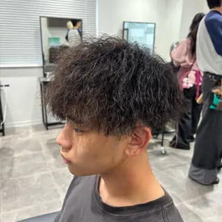 メンズ 🪽直毛男子の救世主 🪽フェザーパーマのヘアスタイル