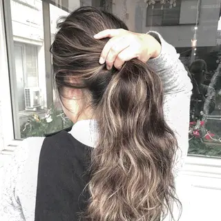ロング カラー ヘアアレンジ Mariana/ 鶴原-ハイライトのヘアスタイル